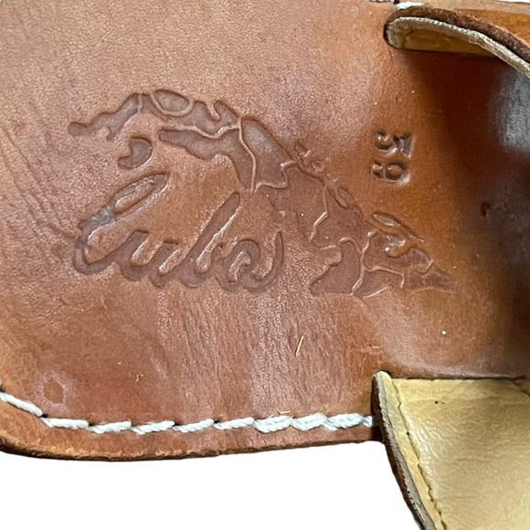 Handmade Tooled Brown Leather Sandals With 3-D Leather Floral Detail Size 8 - Picture 6 of 7